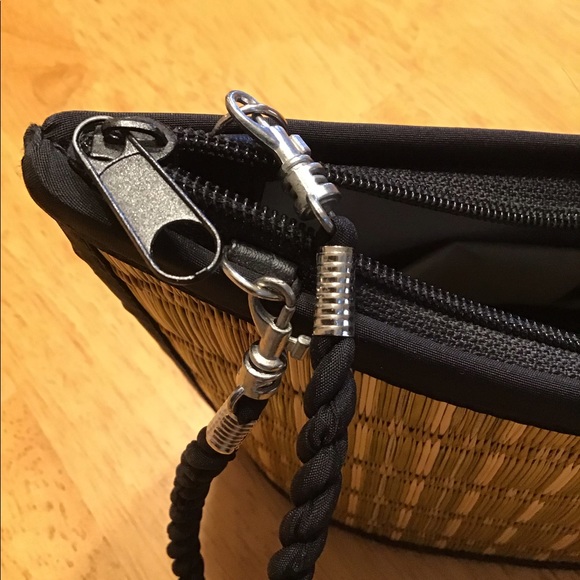 Small Straw Handbag - Picture 3 of 6